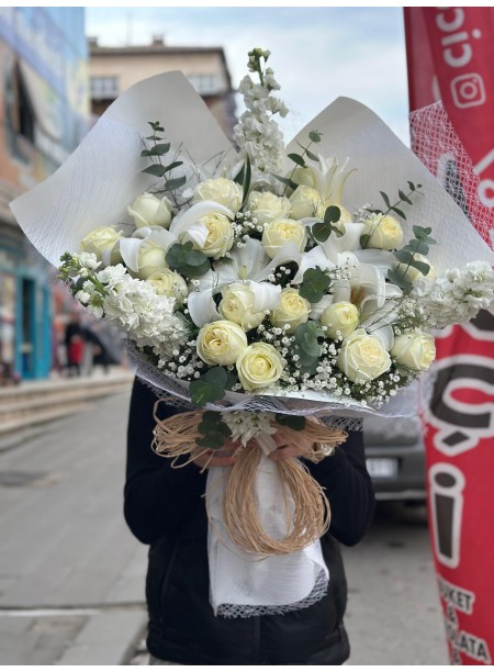 Lilyum beyaz gül buketi